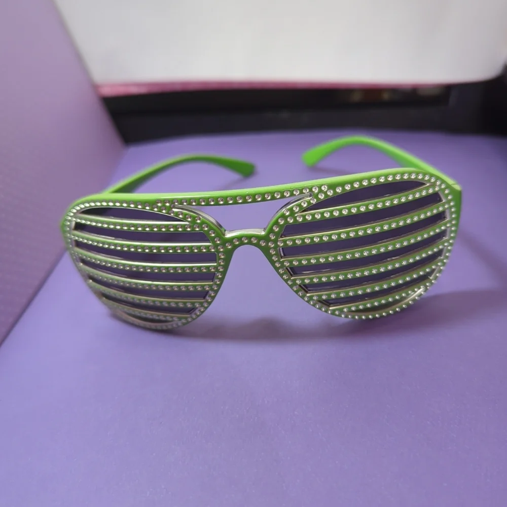 New Without Tags Vintage 80's/90's Vent Frame Beach Sun Eyewear UV400  Green